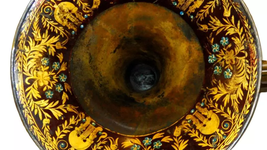Ornate horn bell